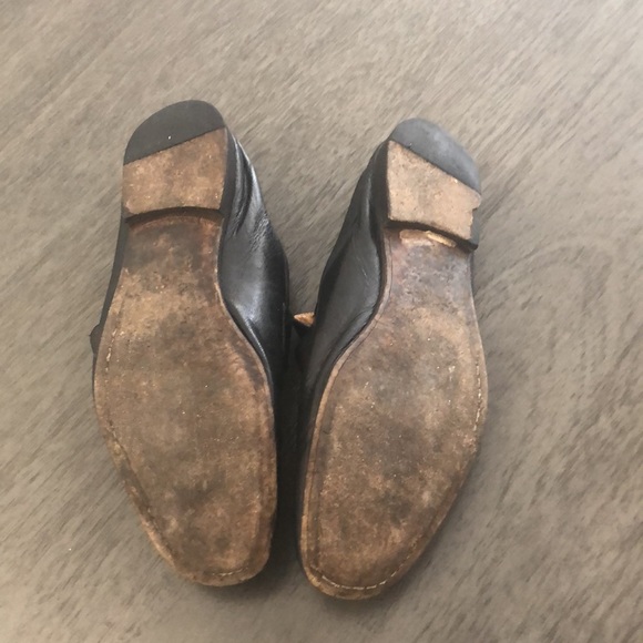 Men’s 100 percent authentic gucci loafers they are worn condition make an offer